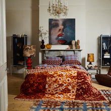 Load image into Gallery viewer, Bernard a velvet bedcover
