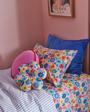 Load image into Gallery viewer, Pink Ambition Velvet Pea Cushion
