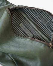 Load image into Gallery viewer, The Cali Leather Slingbag - Olive
