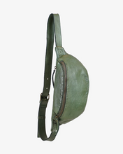 Load image into Gallery viewer, The Cali Leather Slingbag - Olive
